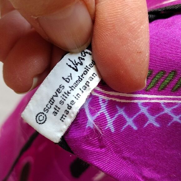 Silk scarf by Vera - Picture 2 of 2